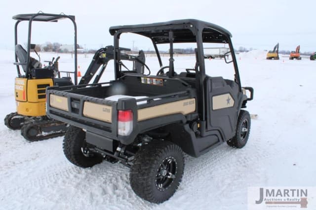 Image of John Deere XUV 835M equipment image 2