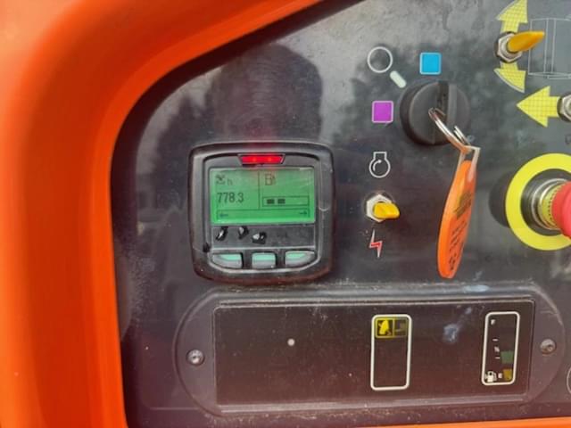 Image of JLG 460SJ equipment image 2