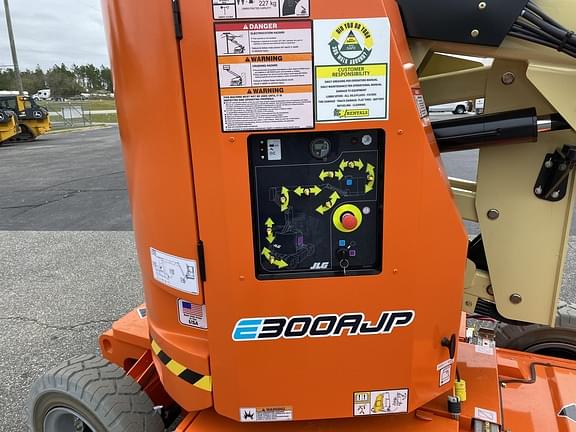 Image of JLG E300AJP equipment image 3