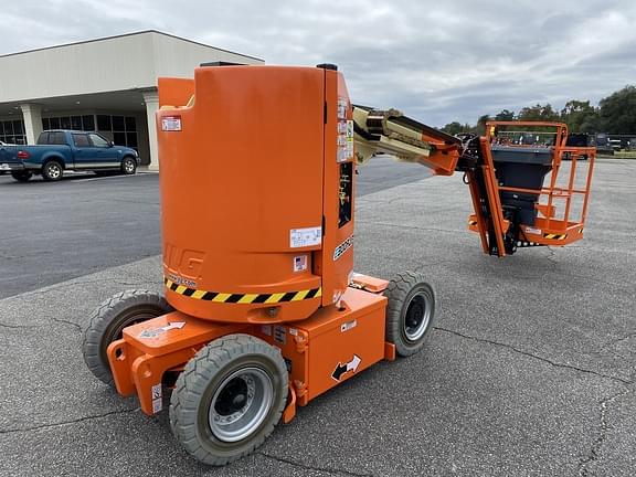 Image of JLG E300AJP equipment image 4