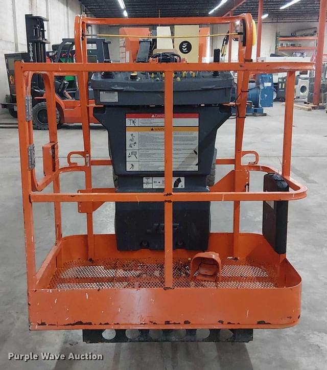 Image of JLG E300AJP equipment image 4