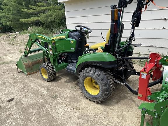 Image of John Deere 1023E equipment image 3