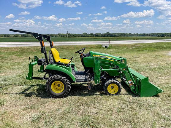 Image of John Deere 1023E equipment image 3