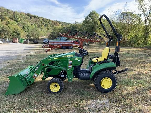 Image of John Deere 1023E equipment image 2