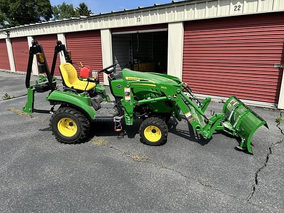 Image of John Deere 1023E equipment image 3