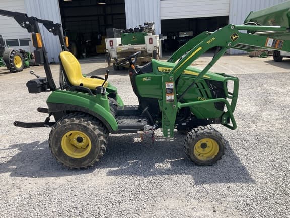 Image of John Deere 1023E equipment image 4