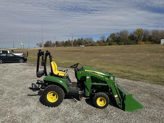 Image of John Deere 1023E equipment image 4