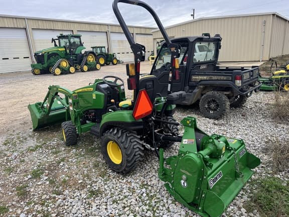 Image of John Deere 1023E equipment image 4