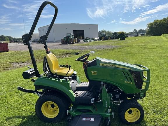 Image of John Deere 1023E equipment image 4