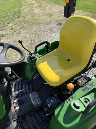 Image of John Deere 1023E equipment image 4