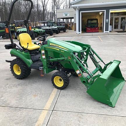 Image of John Deere 1023E equipment image 4