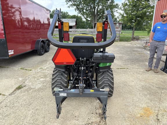Image of John Deere 1023E equipment image 3