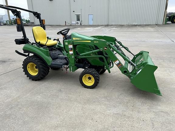 Image of John Deere 1023E equipment image 1