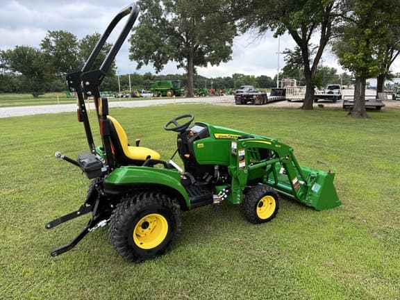 Image of John Deere 1023E equipment image 4
