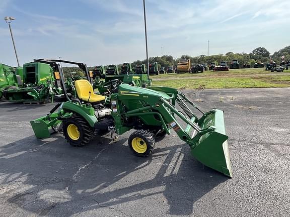 Image of John Deere 1023E equipment image 3