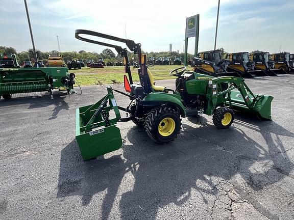 Image of John Deere 1023E equipment image 4