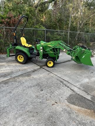 Image of John Deere 1023E equipment image 2
