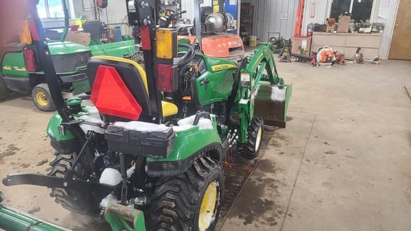 Image of John Deere 1023E equipment image 3