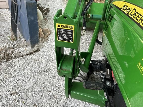 Image of John Deere 1023E equipment image 4