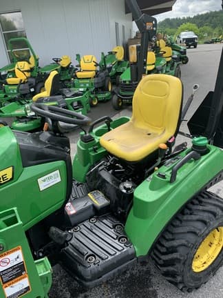 Image of John Deere 1023E equipment image 3