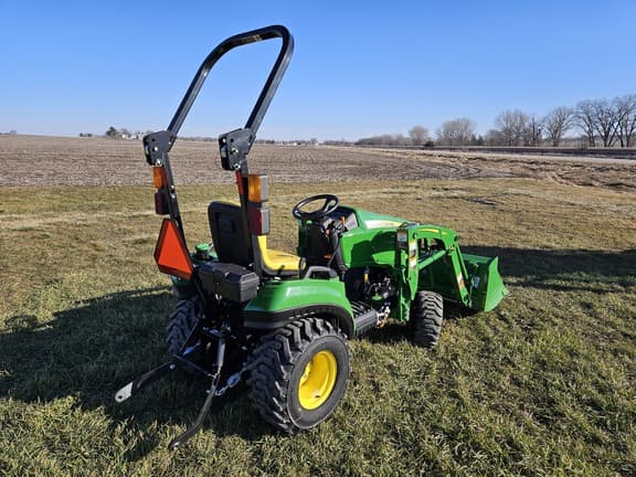 Image of John Deere 1023E equipment image 3
