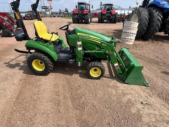 Image of John Deere 1023E equipment image 3