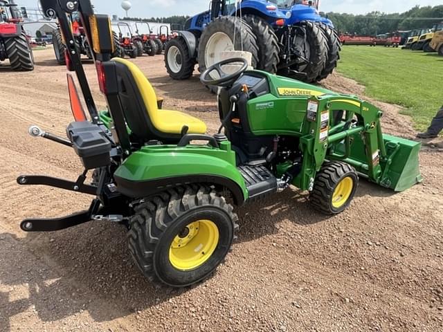 Image of John Deere 1023E equipment image 4