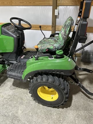 Image of John Deere 1023E equipment image 3