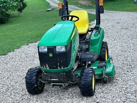 Image of John Deere 1023E equipment image 2