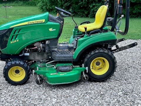 Image of John Deere 1023E equipment image 4