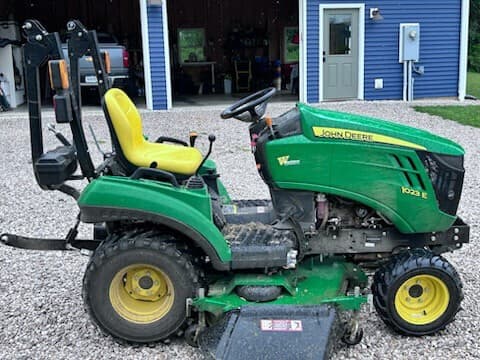 Image of John Deere 1023E equipment image 3
