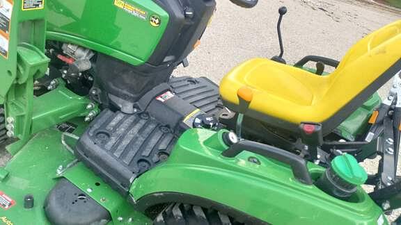 Image of John Deere 1023E equipment image 4