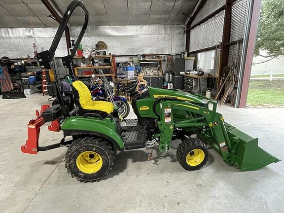 Image of John Deere 1023E equipment image 2