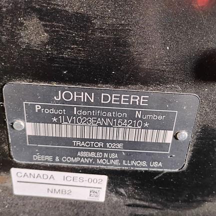 Image of John Deere 1023E equipment image 2
