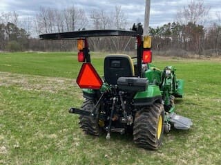 Image of John Deere 1023E equipment image 2