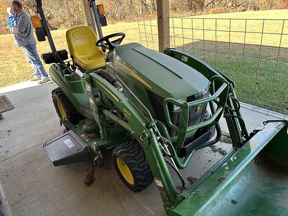 Image of John Deere 1023E equipment image 4