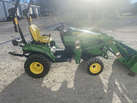 Image of John Deere 1023E equipment image 4