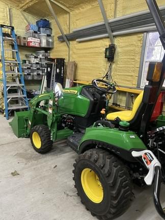 Image of John Deere 1023E equipment image 2