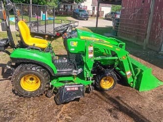 Image of John Deere 1023E equipment image 1