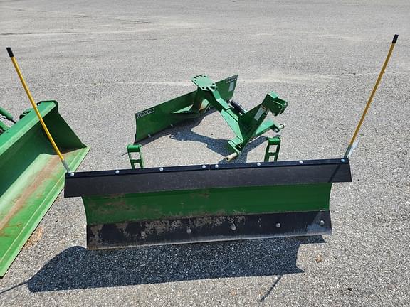 Image of John Deere 1023E equipment image 3