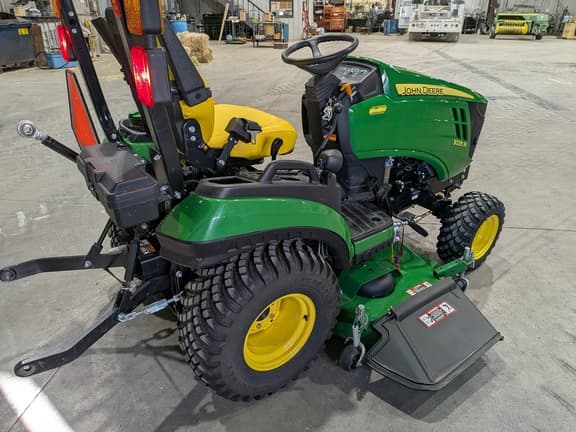 Image of John Deere 1025R equipment image 4