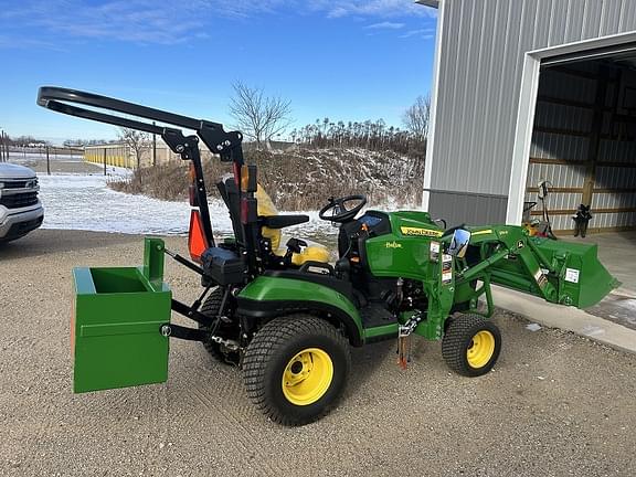 Image of John Deere 1025R equipment image 4