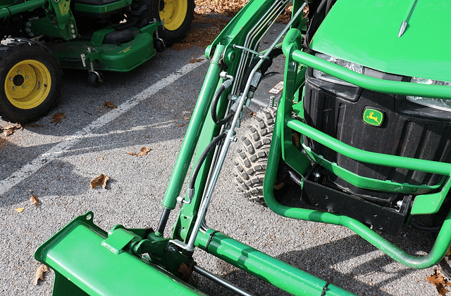 Image of John Deere 1025R equipment image 3