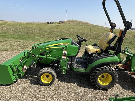 Image of John Deere 1025R equipment image 1