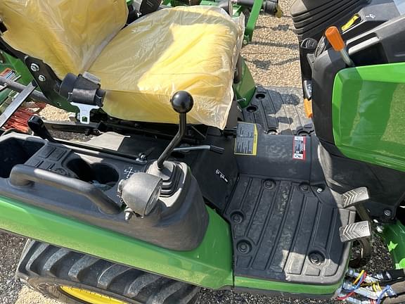 Image of John Deere 1025R equipment image 4