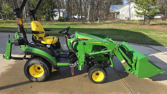 Image of John Deere 1025R equipment image 2