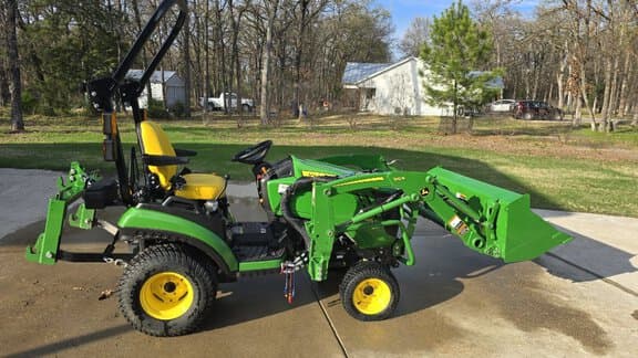 Image of John Deere 1025R equipment image 4