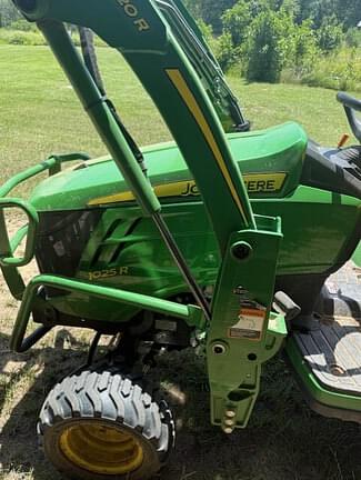 Image of John Deere 1025R equipment image 3