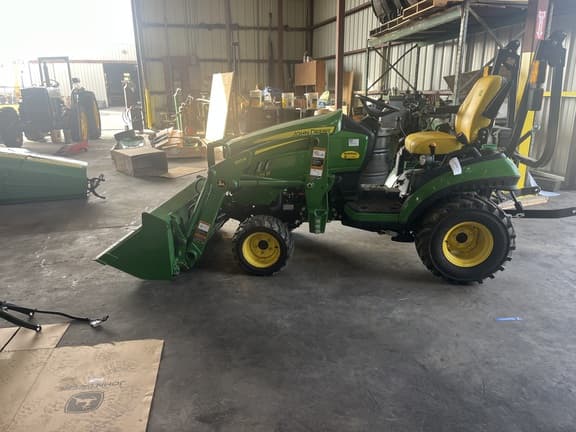 Image of John Deere 1025R equipment image 4