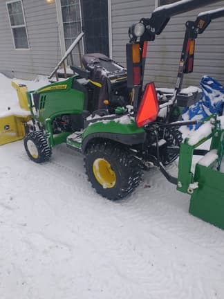 Image of John Deere 1025R equipment image 3